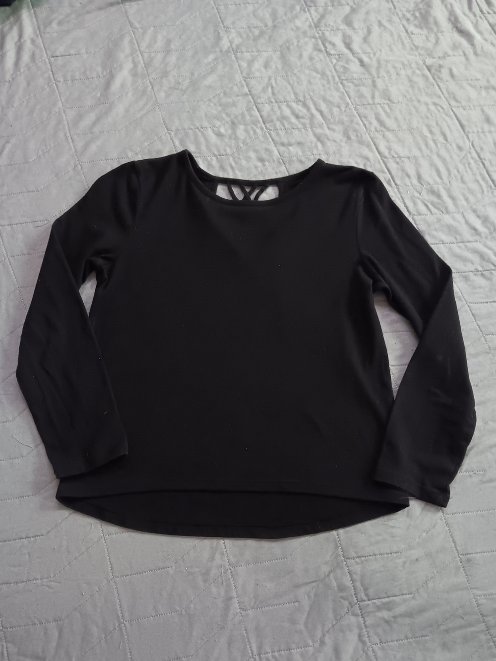 Girls Size 10/12 Old Navy Black Long Sleeve Top with Back Cutout. Great Conditio